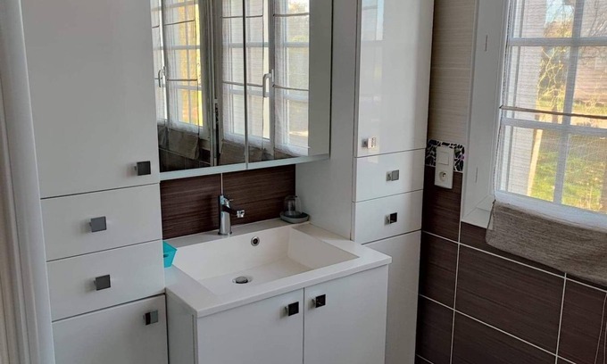 Plaudren House | Serene Countryside Retreat with Family-Friendly Amenities