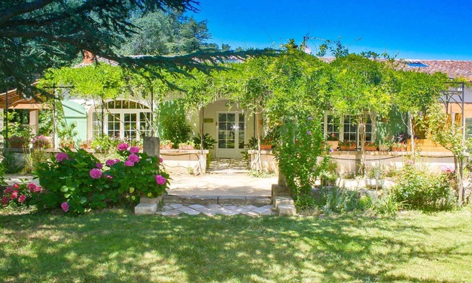 Roquemaure House | Tranquil Retreat with Pool Near Major Attractions