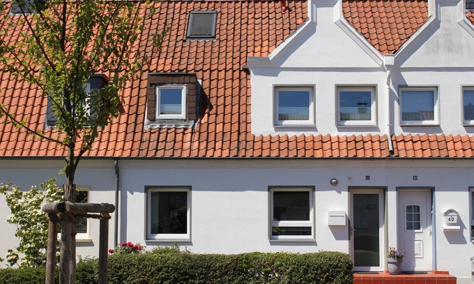 Mittelfeld House | Tranquil Garden Retreat for Six with Ocean Views