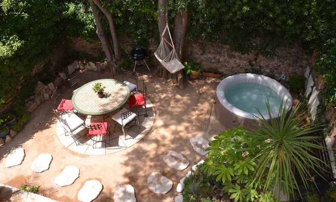 Aiguelongue House | Relaxing Retreat with Garden, Hot Tub & Ocean Views