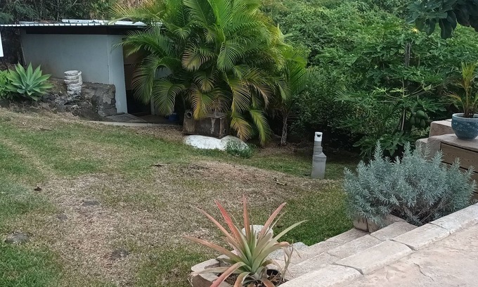 Saint-Denis House | Relaxing Retreat with Pool and Garden Near the City