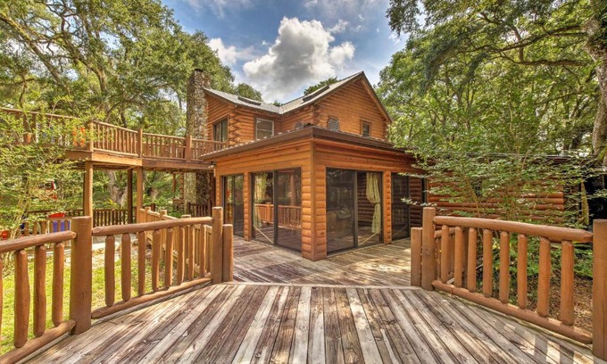 Inverness House | Cozy Inverness Log Cabin with Deck & Spa Amenities