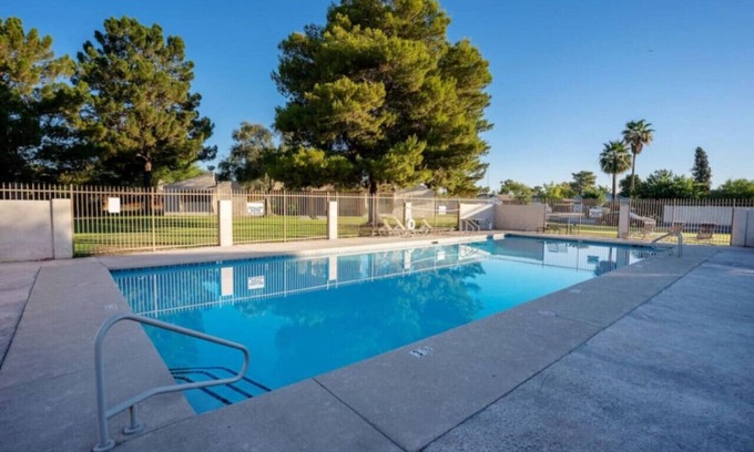 Mesa Condo | Inviting Mesa Getaway: 2 BR Condo with Pool Access