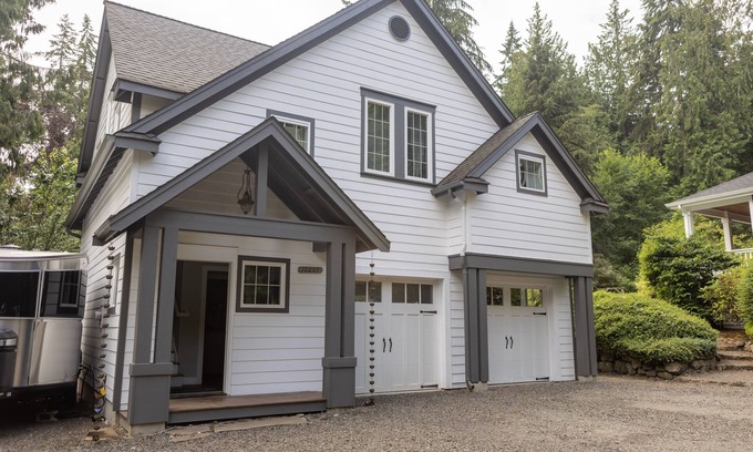 Rollingbay Cottage | Tranquil Island Retreat Near Fay Bainbridge Park