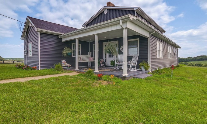 Berry House | Serene Kentucky Getaway with Fire Pit & Family-Friendly Amenities