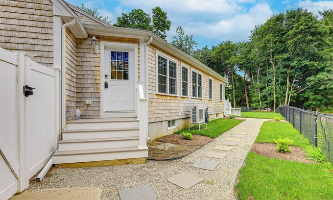 Kingston Apartment | Quiet Kingston Getaway - 3 Mi to Beaches!