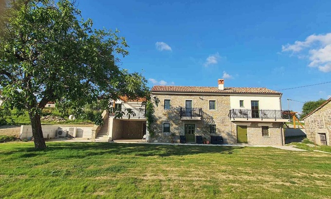 Gracisce Apartment | Quiet location surrounded by nature, suitable for cycling and walking