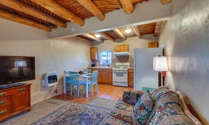 Mora Cottage | Serene Mora Hideaway: Family-Friendly Stay Near Angel Fire