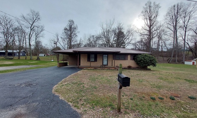 Sparta House | Tranquil Retreat 2 Minutes from Downtown Sparta TN