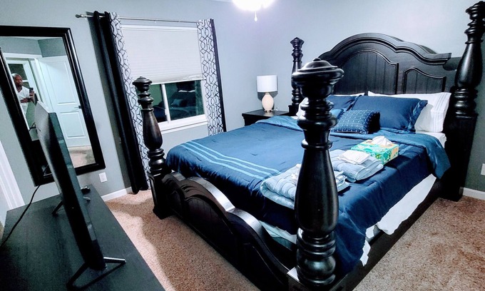 Chalco House | Peaceful Escape with King Bed and Spa Amenities