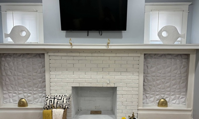 East Longmeadow House | Cozy 5BR Retreat near Big E, Mass Mutual & Six Flags