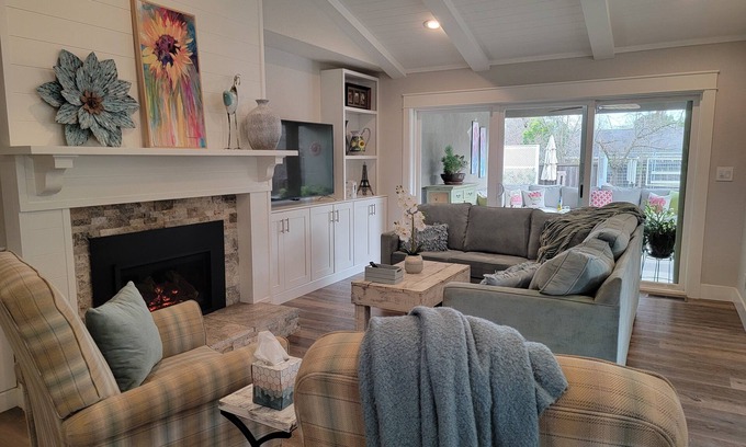 Pleasanton House | Quiet, Newly Renovated Home, Perfect for Work, Vacation or Temporary Housing