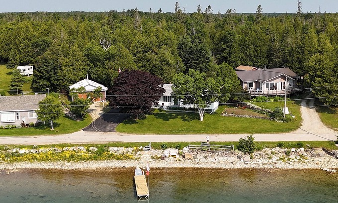 Manitoulin District House | QUIET, Newly Updated Waterfront in South Baymouth, Manitoulin Island. Sleeps 6.