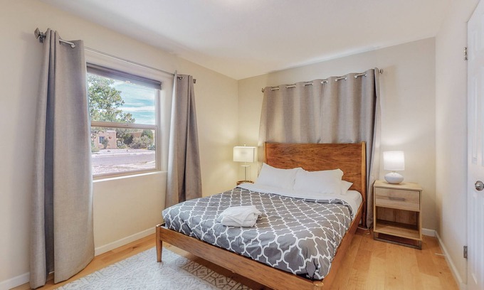 North Campus House | Cozy Nobhill Retreat: 2BD, Dog-Friendly with Yard