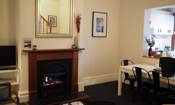 Rushcutters Bay Apartment | Quiet Oasis in Darlinghurst - 2 bed 2 bath character flat on quiet leafy street