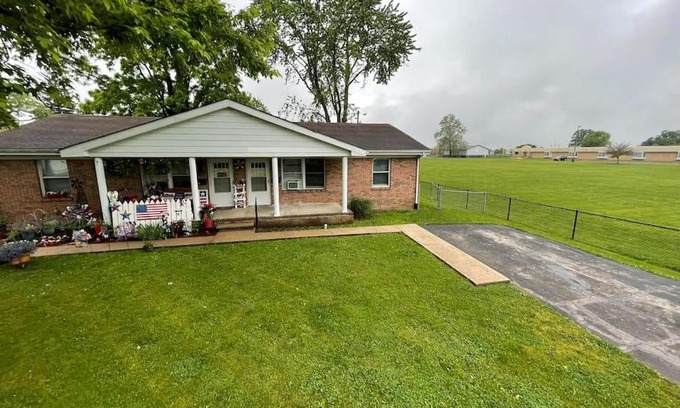 Franklin House | Cozy Retreat in Franklin: Pet-Friendly Home for 6 Guests