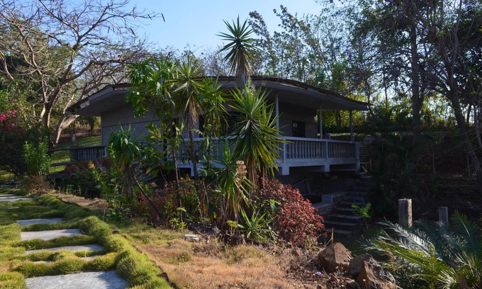 Wadgaon Cottage | Serene Getaway: Ideal for Romantic Retreats and Family Fun