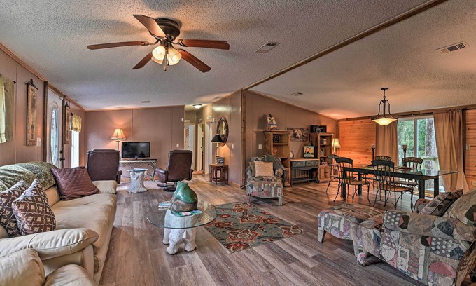 Silver Springs House | Inviting Silver Springs Retreat - Pets Welcome & Family Friendly