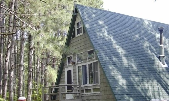 Mountain House | Idyllic Pine Getaway: Lake Views & Outdoor Adventures Await