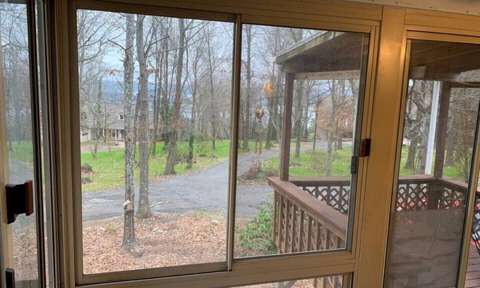 Guntersville House | Serene Bluff Top Retreat with Ocean Views and Breakfast