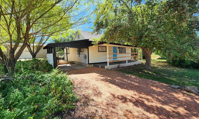 Orderville Cottage | Cozy Cottage Retreat Near Zion - Pet-Friendly & EV Charger