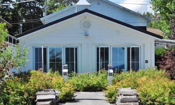 Suttons Bay Cottage | Tranquil Waterfront Retreat with Pool and Spa Amenities