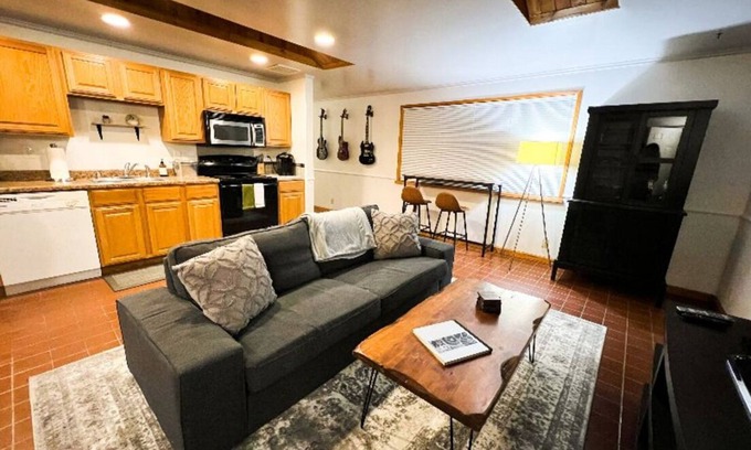 Olympic Hills House | Cozy Retreat: Quiet Rambler Near Hospitals with Kitchen
