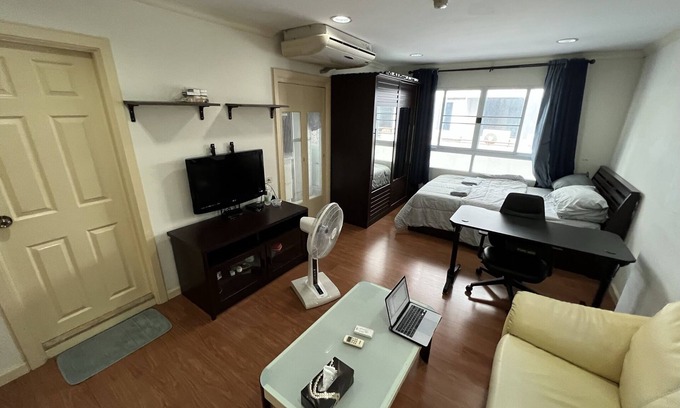 Sukhumvit Apartment | Serene Getaway Near Malls with Pool and Spa Amenities
