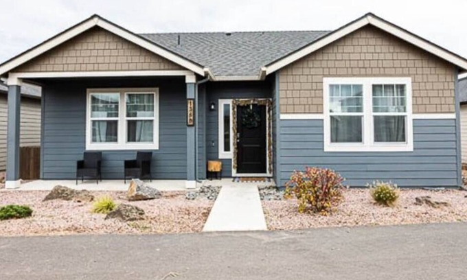 Redmond House | Quiet Relaxing 2bd 2ba Retreat, Dog Friendly
