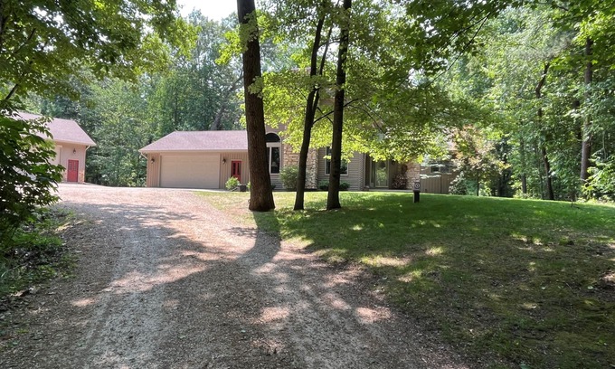 New London House | Serene Wooded Retreat with Spa and Hot Tub Amenities