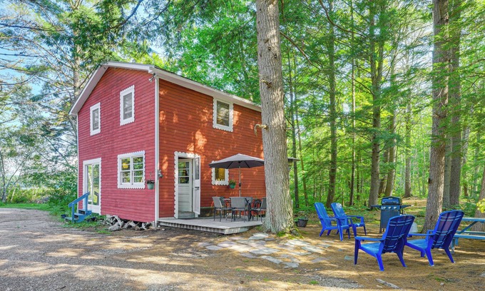Raymond Cottage | Idyllic Cottage Retreat on Panther Pond with Lake Views