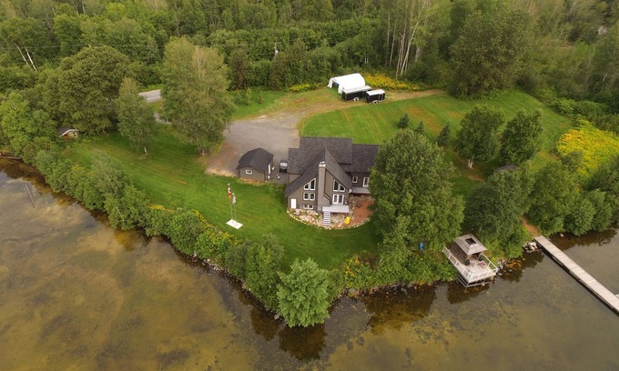 Temagami House | Quiet, Remote, Winter Getaway, fully serviced Lakefront home