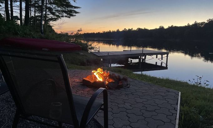 Havelock-Belmont-Methuen Cottage | Serene Getaway for Nature Enthusiasts - Pet Friendly Retreat