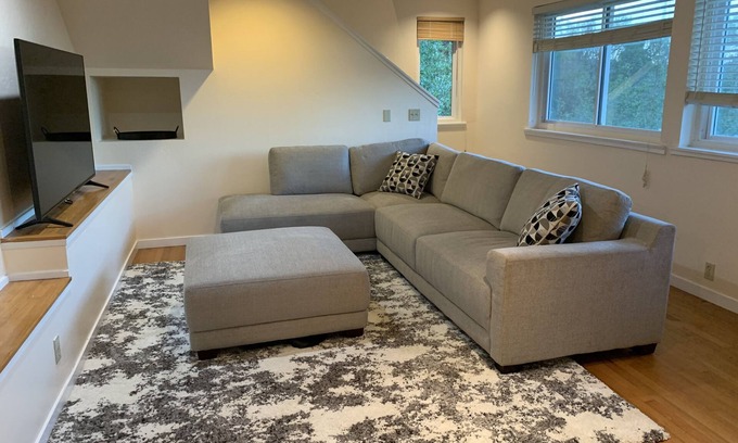 Tamalpais-Homestead Valley House | Relaxing Hillside Retreat with Family-Friendly Amenities