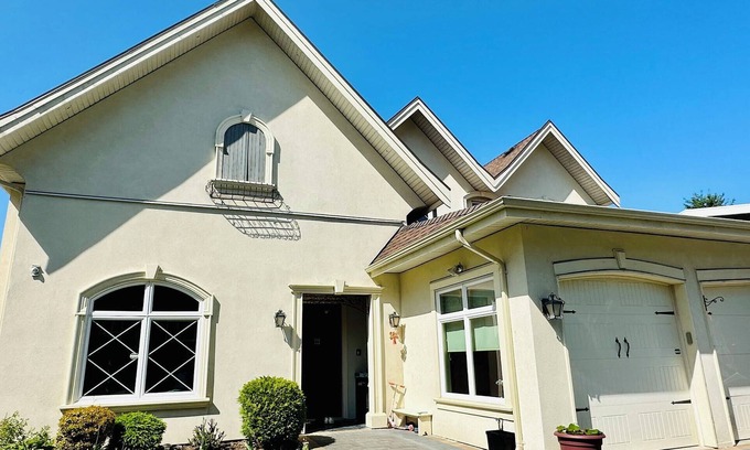 Richmond House | Serene Richmond Retreat with Child-Friendly Amenities