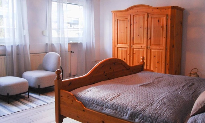 Trarbach Bed & Breakfast | Cozy Room with Private Bathroom at the Moseltherme Guesthouse