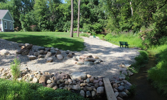 Whittaker House | Serene Retreat Near Ann Arbor/Ypsilanti with Breakfast