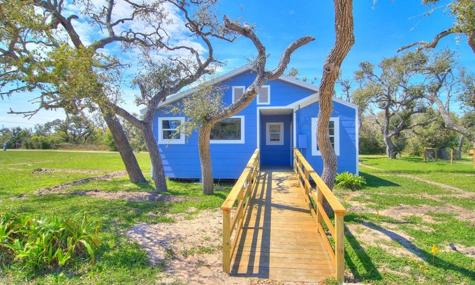 Rockport House | Tranquil Sea Point Cottage with Kitchen & Family-Friendly Amenities