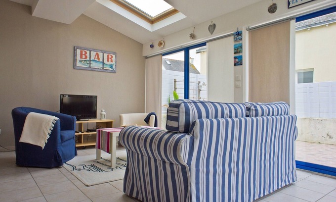Guilvinec House | Cozy Seaside Gîte with Pool and Ocean View, Rated 9.8