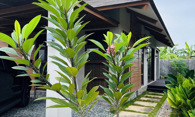 Danao City House | Serene Seaside Villa: Steps from Beach & Clubhouse
