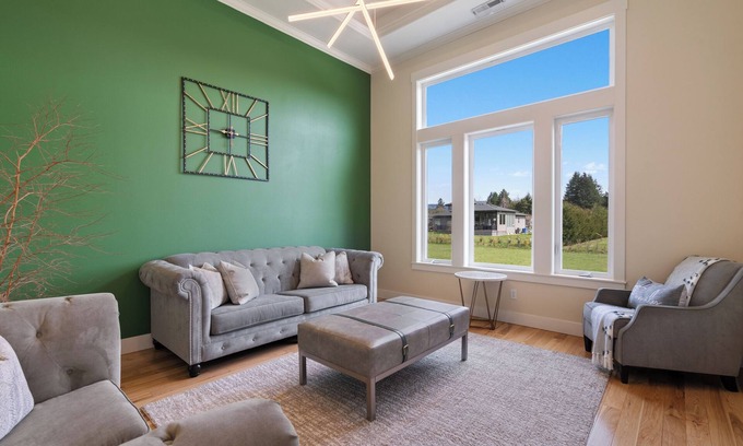Carver House | Quiet, Secluded, High End Home Near PDX