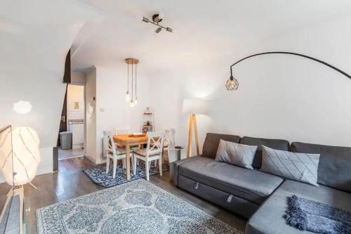 St Albans House | Tranquil St Albans House: Family & Pet-Friendly Retreat