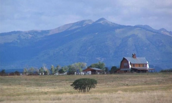Hesperus House | Tranquil Getaway at a Working Ranch with Ocean Views
