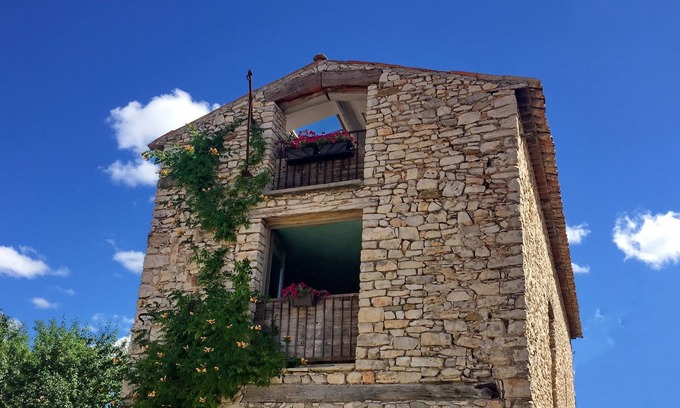 Lardiers House | Serene Getaway for Two, Steps from Popular Attractions