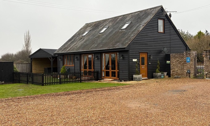 Wisbech House | Serene Getaway: Pet-Friendly Hotel with Ocean Views