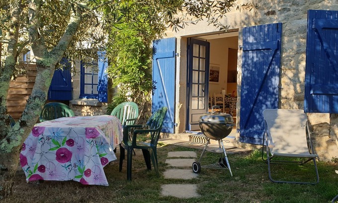Surzur Cottage | Tranquil Gîte in Historic Farmhouse with Spa & Breakfast