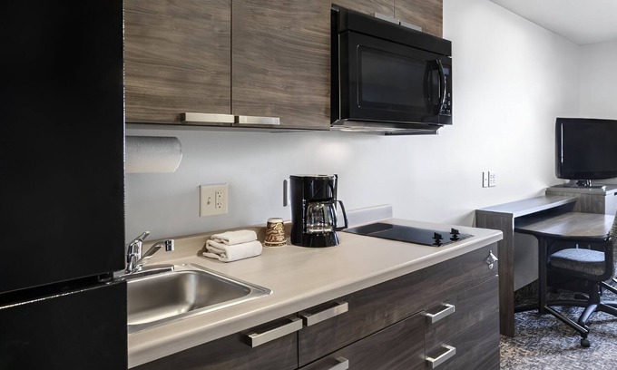 Nampa Hotel | Quiet Space Ideal for Extended Stay Business Trips or Family Outings In Nampa