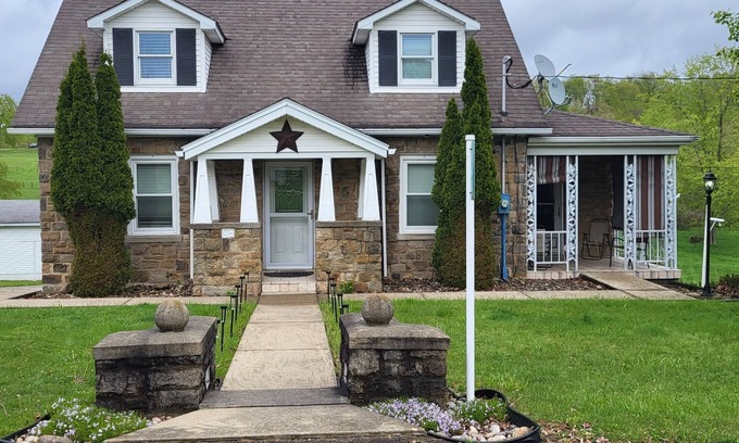 Merrittstown House | Peaceful Retreat with Yard and Pet-Friendly Amenities