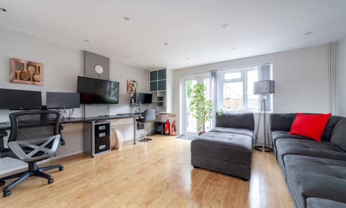 Edmonton Apartment | Tranquil 2BR Flat with Garden, Perfect for Families