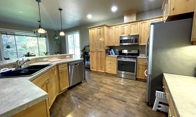 Mountain View House | Tranquil Retreat with Private Garden and Full Kitchen